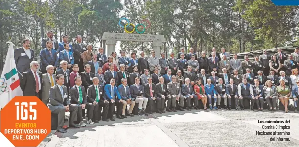  ?? ?? Los miembros del Comité Olímpico Mexicano al termino del informe.