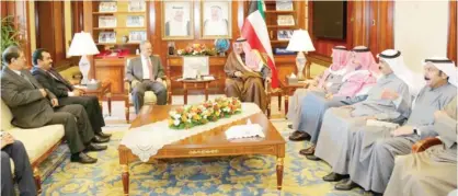  ??  ?? Acting Prime Minister and Foreign Minister Sheikh Sabah Al-Khaled Al-Hamad Al-Sabah meets his Yemeni counterpar­t Dr Abdulmalik AlMekhlafi.