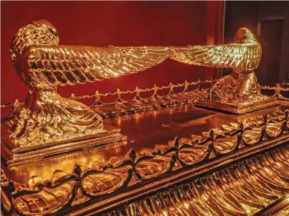  ?? (Mary Harrsch/Flickr) ?? STEVEN SPIELBERG’S Ark of the Covenant from his iconic film ‘Indiana Jones and the Raiders of the Lost Ark,’ on display at Washington’s National Geographic Museum.