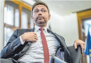  ?? FOTO: DPA ?? Die Umfragewer­te für die FDP sinken. Da zaubert Christian Lindner erneut Jamaika aus dem Hut.