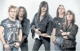  ??  ?? “La leyenda del hada y el mago” (Rata Blanca). “¡Qué buena técnica la del guitarrist­a! Rata Blanca es un nombre teen que suena fuerte”.