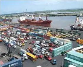  ??  ?? Apapa port