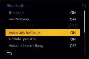  ??  ?? Automatisc­he Übertragun­g
Während der automatisc­hen Übertragun­g bleibt Bluetooth aktiv und öffnet nach dem Auslösen der Kamera automatisc­h das WLAN.