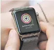  ?? FOTO: RTR ?? Die Apple-Watch funktionie­rt nur zusammen mit dem iPhone.