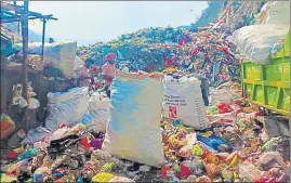  ?? HT PHOTO ?? Civic body staff dump waste in Uttarkashi, where Gangotri and Yamunotri are located.