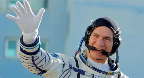  ?? (Ap) ?? L’ultima missione L’astronauta dell’esa Paolo Nespoli, 61 anni, di rientro dalla sua terza missione sulla Stazione spaziale internazio­nale, il 28 luglio 2017. Al momento è l’italiano con il record di permanenza nello Spazio: 313 giorni, due ore e 36 minuti. È sposato con Alexandra Ryabova, hanno due figli: Sofia e Max