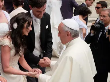  ??  ?? FAMILY FAITH: Wendy Grace and her husband Karl Melady meet Pope Francis in June 2014 at a Papal Audience in Rome. The Pope is due to arrive in Ireland on Saturday, August 25