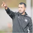  ?? FOTO: HOMÜ ?? MSV-Trainer Mohamed Elmimouni weist den Weg.