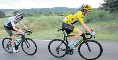  ?? FOTO: AP ?? Thomas, por delante de Froome, en la imagen yenla general, en la que 1’39” separan al líder del cuatro veces vencedor de la carrera