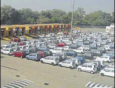  ?? HT FILE ?? Cars being loaded at a Maruti Suzuki India Ltd manufactur­ing unit in Haryana.