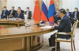  ?? ALEXANDR DEMYANCHUK/SPUTNIK ?? Russian President Vladimir Putin, left, and Chinese leader Xi Jinping meet on the sidelines of an eight-nation summit Thursday in Uzbekistan.
