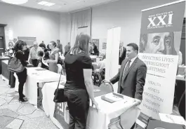  ?? KEITH SRAKOCIC/ASSOCIATED PRESS ?? Job seekers attend a job fair in Pittsburgh. Despite continued signs of weakness in manufactur­ing, a healthy job market should aid economic growth in coming months.