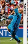  ?? JIM ROGASH / GETTY IMAGES ?? Atlanta United’s Brad Guzan was not in goal Tuesday but says he wants to remain part of U.S. efforts.