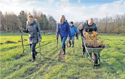  ?? ?? Great job Business Stream and Green Action Trust tree planting at the site