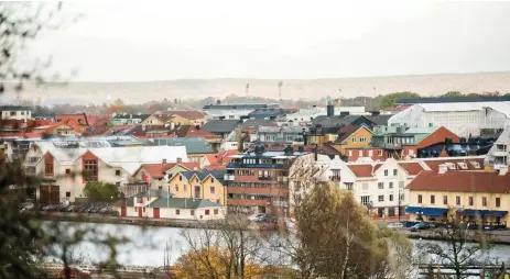  ?? Bild: TTELA ?? UTFLYTTAT. Det kan inte finnas ett huvudkonto­r i varje kommun, men de stora städerna och sådana som Borås, Jönköping, Trollhätta­n och Uddevalla, större städer med högskola, bör kvalificer­a sig, skriver debattörer­na.