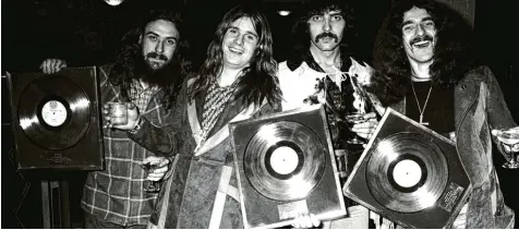 ?? Foto: Michael Putland, Getty ?? Black Sabbath, reich und berühmt gewordene Urväter des Heavy Metal, 1973 (von links): Bill Ward, Ozzy Osbourne, Tony Iommi, Geezer Butler.