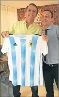  ?? TWITTER ?? REMERA. Se la llevó un argentino.