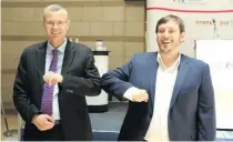  ??  ?? Outgoing Tourism Minister Yariv Levin welcomes his successor.