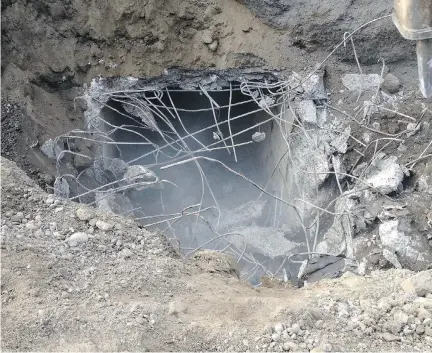  ?? LUC FOLEY ?? Work crews have unearthed Ottawa’s mysterious ‘beer tunnel’ owned by Carling O’Keefe’s Brading’s Capital Brewing near LeBreton Flats.