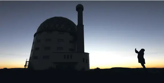  ?? ?? A silhouette­d portrait of a person taking a picture of the Southern African Large Telescope in Sutherland on 7 July 2018.
Photo: Esa Alexander/sunday Times/gallo Images