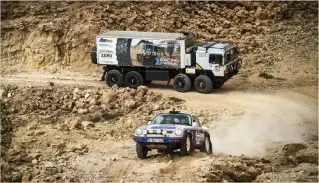  ??  ?? Bottom right: Team Lerner’s #202 Porsche rallies ahead of a MAN truck competing as a Classic entry in the truck category. (Photo:
Fotop)