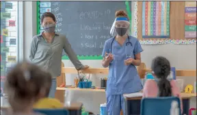  ?? PHOTO: GETTY IMAGES ?? Briefing students on vaccinatio­n in schools