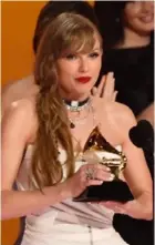  ?? AFP ?? Taylor Swift recibió el domingo su Grammy número 13, su número de la suerte.