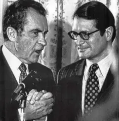  ?? BOSTON GLOBE FILE ?? Elliot L. Richardson, right, with Richard Nixon on May 25, 1973.