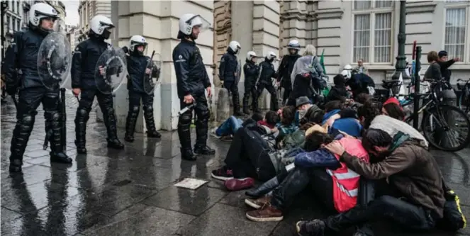  ??  ?? ‘Wie het onderwerp uitmaakt van een politieact­ie, zal die altijd disproport­ioneel vinden’, zegt Olivier Slosse, de woordvoerd­er van de Brusselse politie. © Kristof Vadino