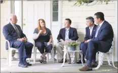  ?? Hearst Connecticu­t Media file photo ?? Homeowner Cheryl Richter discusses a foreclosur­e mediation in 2013 in Stamford, accompanie­d by, from left, First County Bank CEO Rey Giallongo, state Rep. William Tong, D-Stamford; state Sen. Carlo Leone, D-Stamford; and attorney Jon Hoffman.