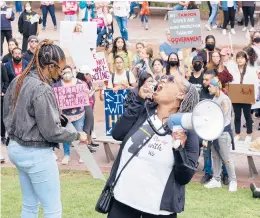  ?? ELIAS VALVERDE II/THE DALLAS MORNING NEWS ?? Michelle Anderson of the Afiya Center leads a chant during a rally for abortion rights Tuesday at the Earle Cabell Federal Building in Dallas.