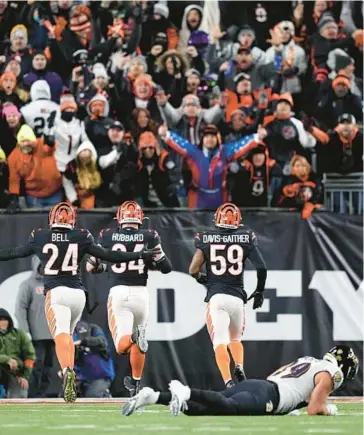  ?? DYLAN BUELL/GETTY ?? Sam Hubbard returns a fumble 98 yards for a TD late in the Bengals’ 24-17 win over the Ravens on Sunday.