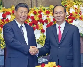  ?? (AFP) ?? Chinese President Xi Jinping (left) with Vietnamese President Tran Dai Quang in Hanoi on Monday