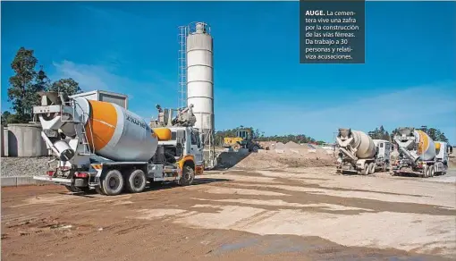  ??  ?? AUGE. La cementera vive una zafra por la construcci­ón de las vías férreas. Da trabajo a 30 personas y relativiza acusacione­s.