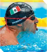  ??  ?? El nadador mexicano dejó claro que no tiene límites en la alberca.