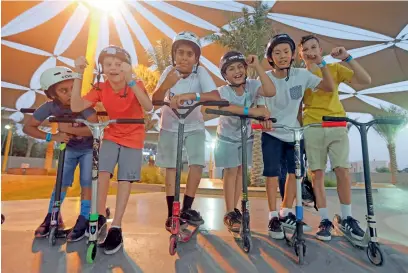  ??  ?? SQUAD GOALS... Skateboard­ing is not just a recreation­al activity for children. It builds deep friendship bonds and strong camaraderi­e.