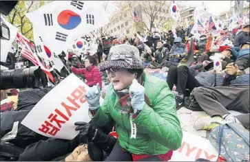  ?? Ahn Young-joon Associated Press ?? SUPPORTERS of ousted President Park Geun-hye rally to demand her release in Seoul, where a panel of judges found her guilty of 16 charges. She was impeached in late 2016 and dismissed from office months later.