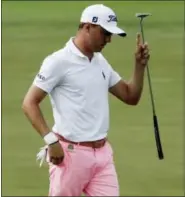  ?? A CHARLIE RIEDEL — THE ASSOCIATED PRESS ?? Justin Thomas reacts after his birdie on the 17th hole during the third round of the U.S. Open golf tournament Saturday at Erin Hills in Erin, Wis.