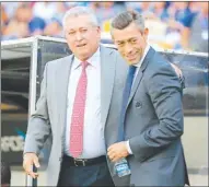  ?? Foto Jam Media ?? ▲ Víctor Manuel Vucetich destaca al frente de Gallos Blancos, que esta jornada vapuleó al Cruz Azul de Pedro Caixinha.