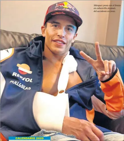  ??  ?? Márquez posa con el brazo en cabestrill­o después del accidente en Jerez.