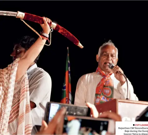  ?? PURUSHOTTA­M DIWAKAR ?? CUT LOOSE Rajasthan CM Vasundhara Raje during the Suraj Gaurav Yatra in Alwar