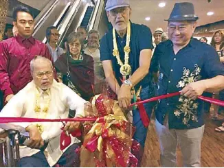  ??  ?? National Artists Cirilo Bautista, BenCab and Virgilio Almario cut the ribbon at the opening of “Chromatext Rebooted” at the CCP.