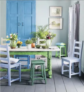  ??  ?? Embrace the beauty of spring indoors with Chalk Paint decorative paint by Annie Sloan.