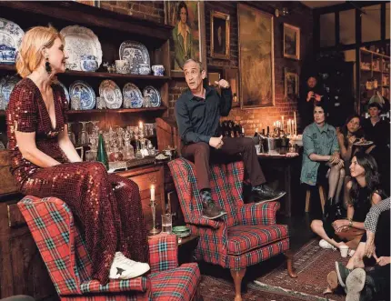  ?? PROVIDED BY MYLEEN HOLLERO ?? Salonista Susan MacTavish Best, wearing red-sequined dress and sneakers, interviews media theorist Douglas Rushkoff at a salon in her New York home.