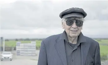  ??  ?? Julio Le Parc acaba de cumplir 90 años y su vitalidad y creativida­d siguen intactas.