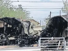  ??  ?? LA VIVIENDA quedó casi totalmente destruida