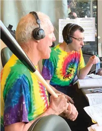  ?? JOE REEDY/AP ?? Bill Walton (left) joined Jason Benetti in the Sox’ broadcast booth Friday.