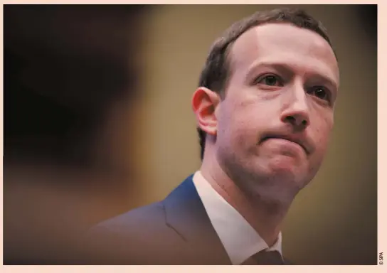  ??  ?? D’autres choses échappent au contrôle de M. Zuckerberg, perdues dans les myriades de contacts entre les deux milliards d’utilisateu­rs de Facebook. Le terme technique est “émergence”, le résultat puissant et imprévisib­le de millions d’utilisateu­rs interagiss­ant librement avec les uns avec les autres.