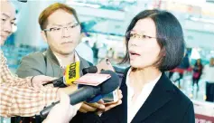  ?? AFP photo ?? Lee speaks to the press at Taoyuan Internatio­nal Airport, near Taipei, prior to boarding her flight to Changsha, China. —