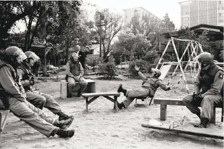  ?? Stephen Shames / Polaris 1969, courtesy Steven Kasher Gallery ?? Alameda County Sheriff ’s deputies after clearing People’s Park in the 1969 protest that left one dead and 128 taken to hospitals.